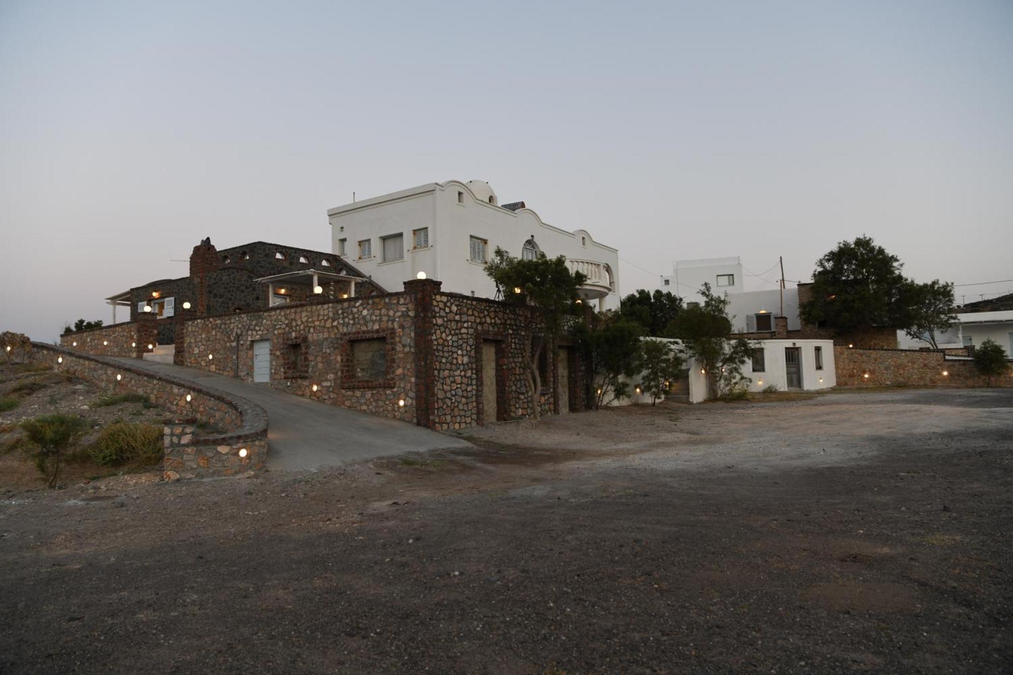 Starlight Luxury Seaside Villa & Suites Imerovigli  Exterior photo